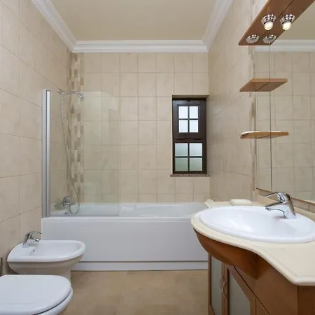 Charming Townhouse In Silves, Algarve *